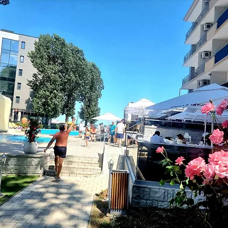 Complex Modern Mamaia