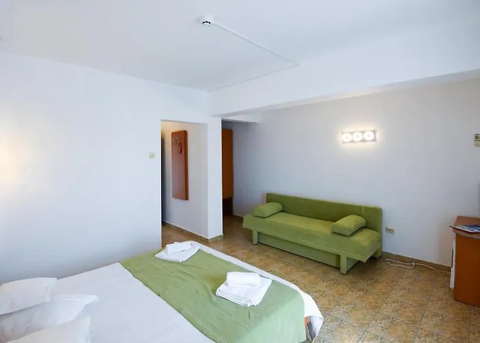 Complex Modern Mamaia