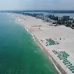 Complex Modern Mamaia