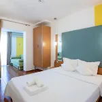 Complex Modern Mamaia
