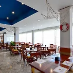 Complex Modern Mamaia