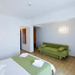 Complex Modern Mamaia