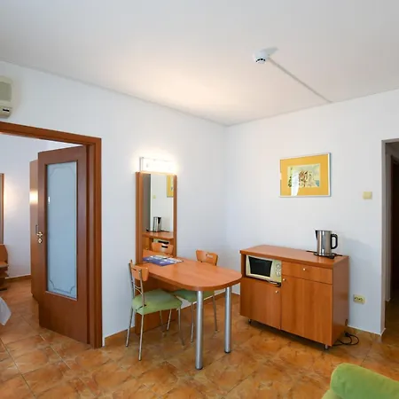 Complex Modern Mamaia