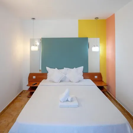 Complex Modern Hotell