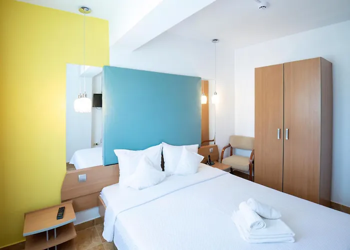 Complex Modern Mamaia